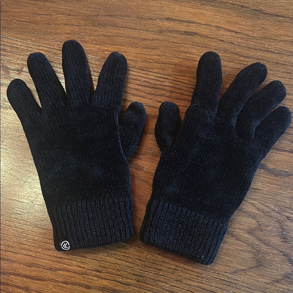 Black chenille ladies gloves with suede leather palm. Size small.